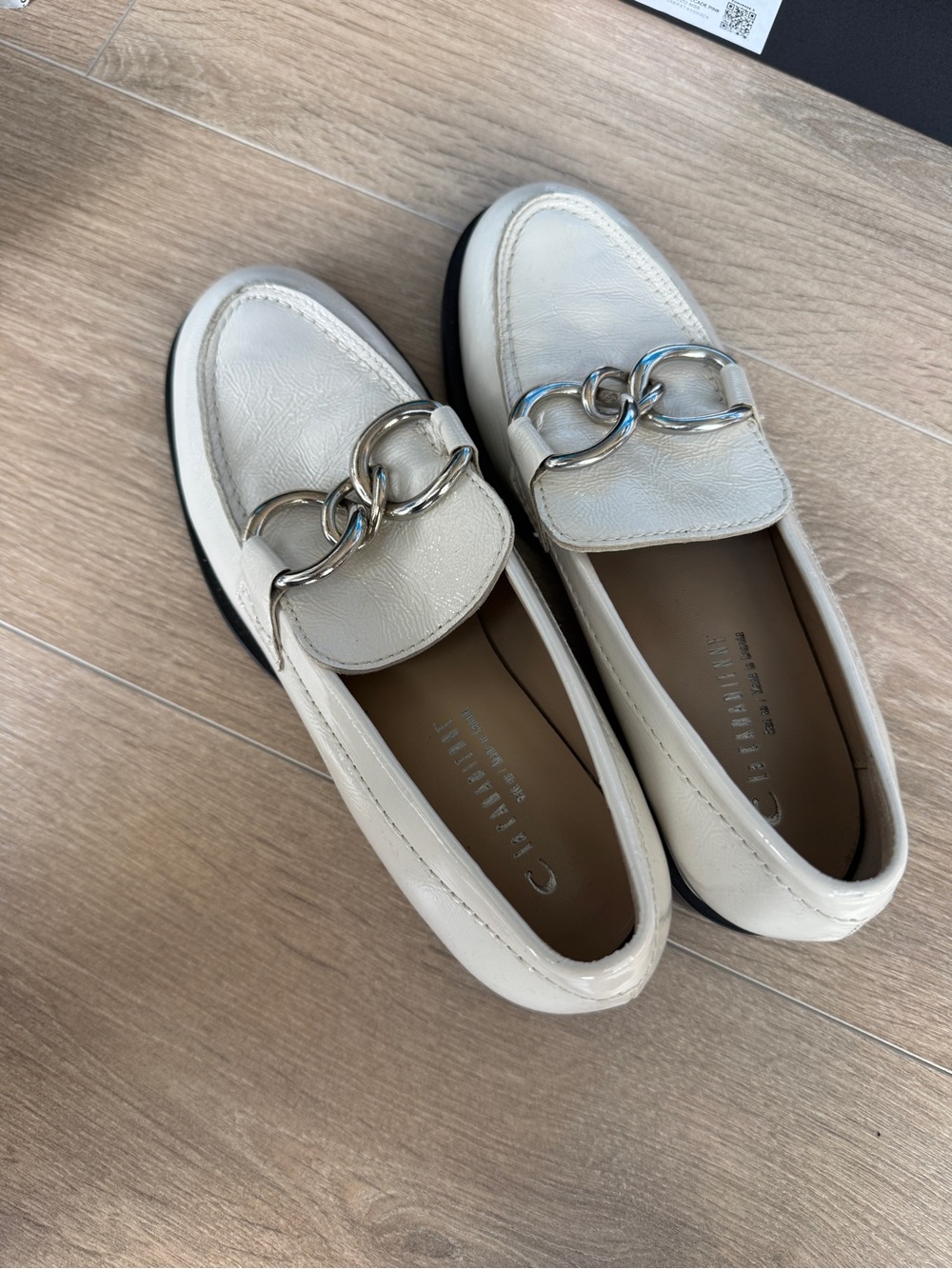 La CANADIENNE Cream Leather Chain-Trim Loafers